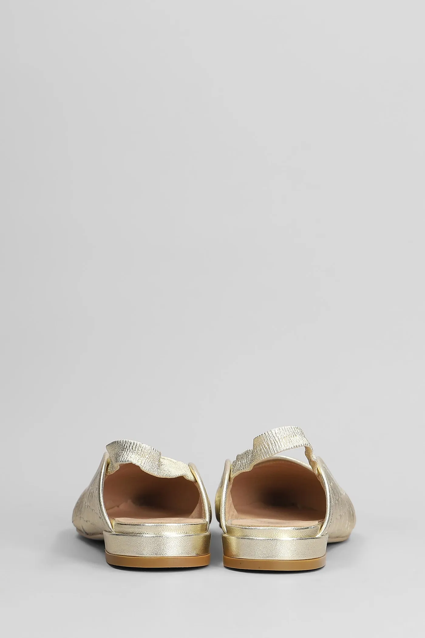 Ballet flats in gold leather