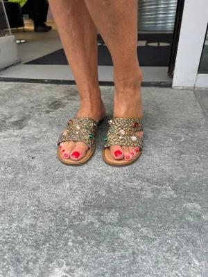 Inuovo Metallic Khaki slip-in sandal med fargerike stener