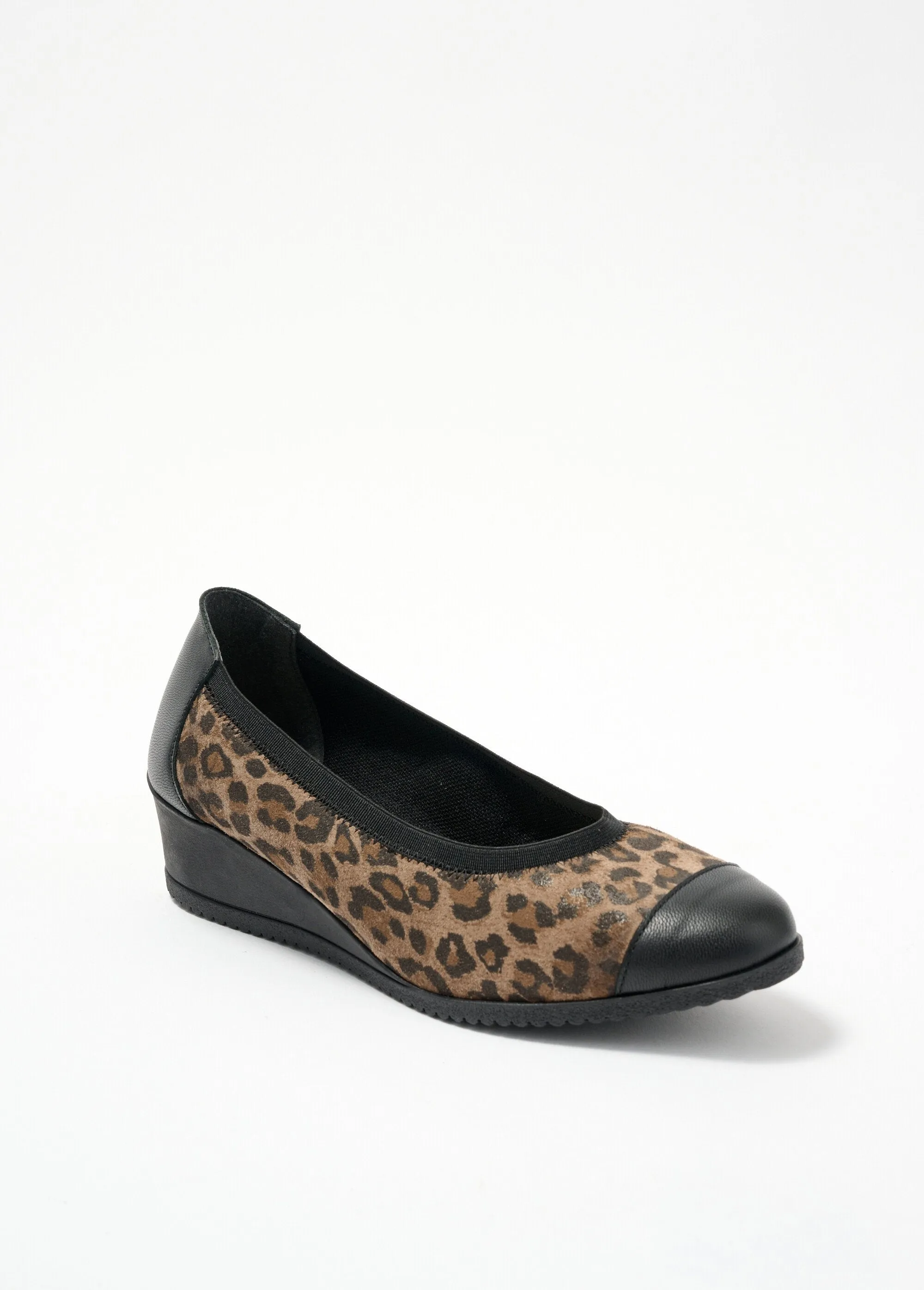 Large-width leather ballet flats