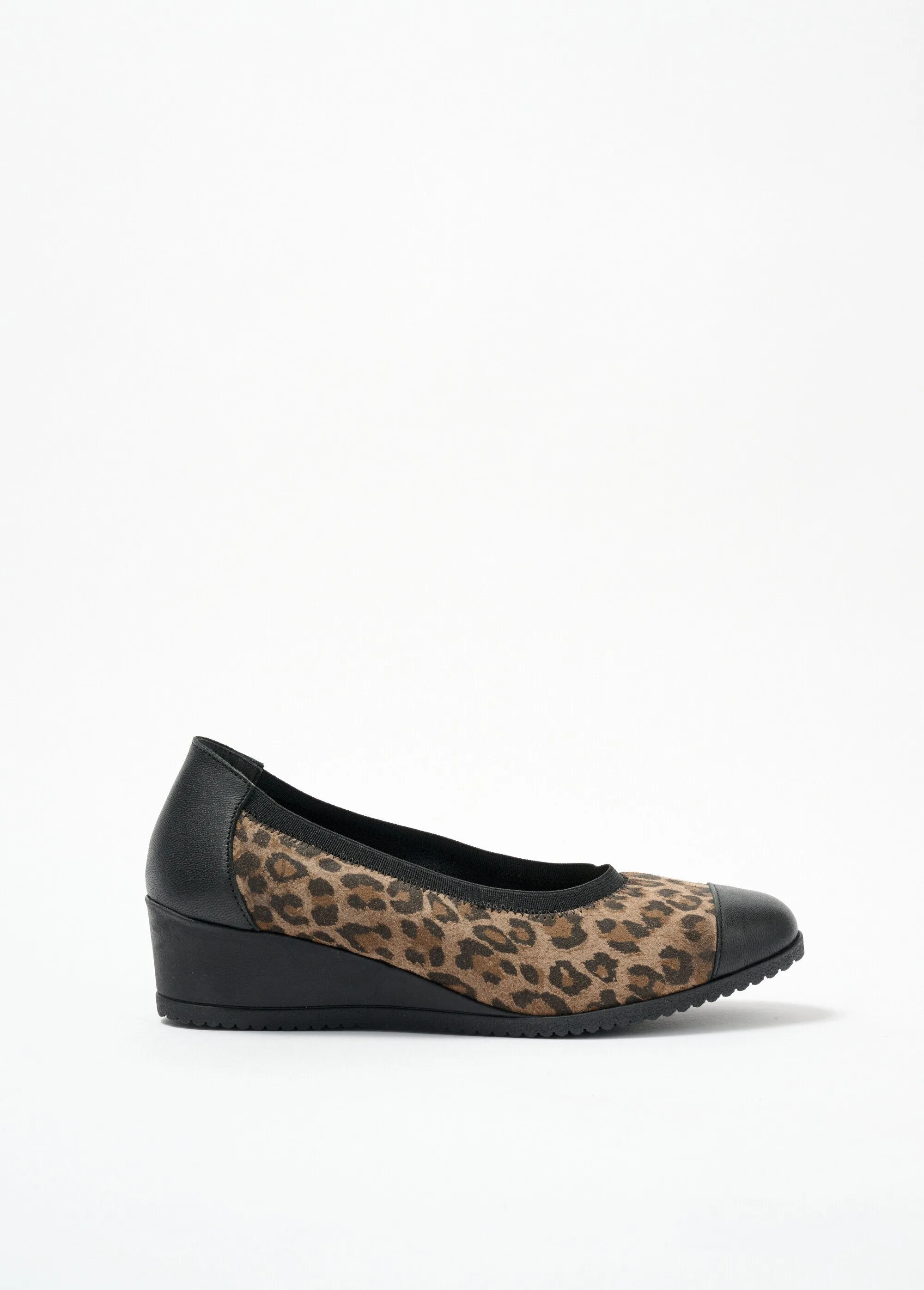 Large-width leather ballet flats