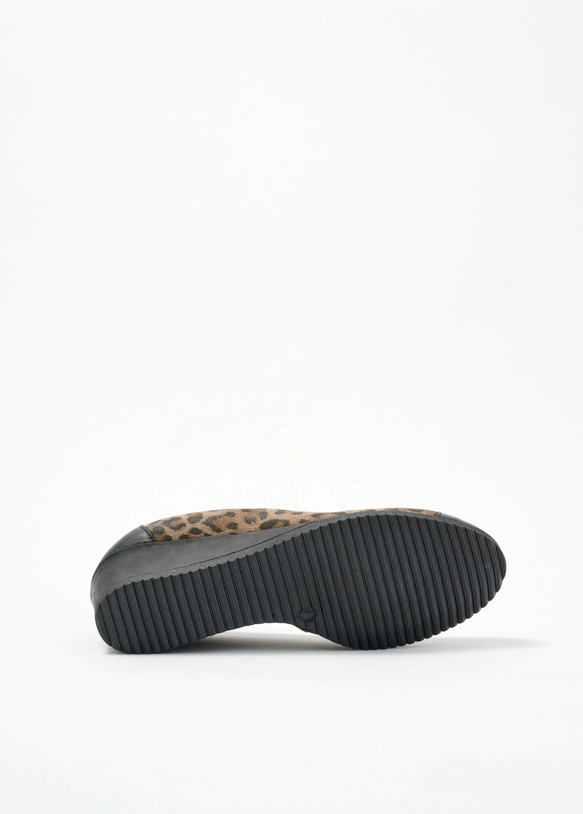 Large-width leather ballet flats