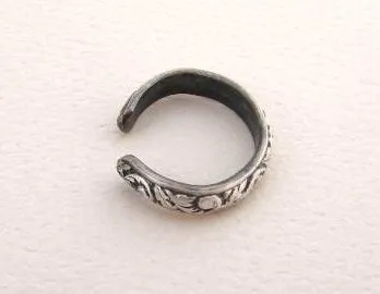 Toe Ring in Sterling Silver with Leaf Pattern